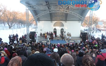 Sute de oameni prezenți la …