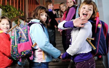 Elevii şi preşcolarii se întorc …