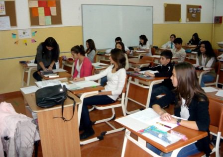 Veste bună pentru elevii de clasa a XII-a. O universitate organizează examen de admitere înainte de BAC