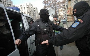 14 de percheziţii domiciliare pe …