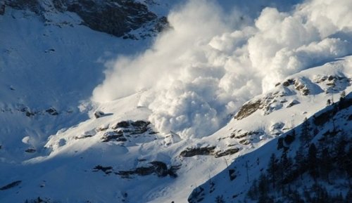 Atenție botoșăneni! Avertizare de avalanşe în  zonele montane din regiunea Transcarpatia din Ucraina