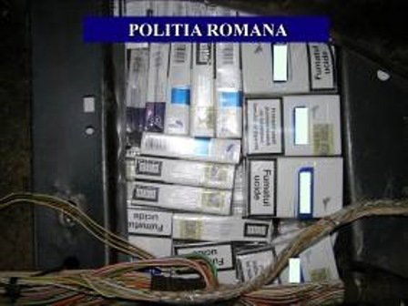 Zeci de mii de țigarete de contrabandă, descoperite și confiscate de poliţişti