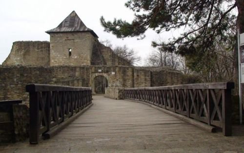 Tunelul blestemat de sub Cetatea Sucevei. Cum a iscat Elena Ceauşescu o legendă urbană