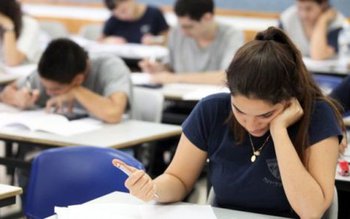 Liceenii pot scăpa de o …