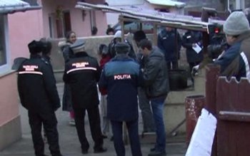 Zeci de poliţişti au descins …