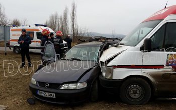 Impact violent între o autoutilitară …