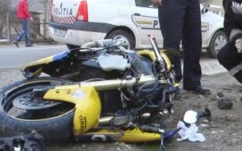 Impact între un moped și …