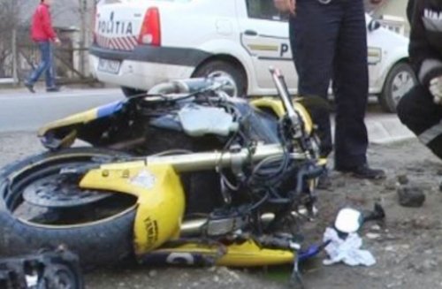 Impact între un moped și o mașină pe drumul morții: Botoșăneancă amendată de Poliție