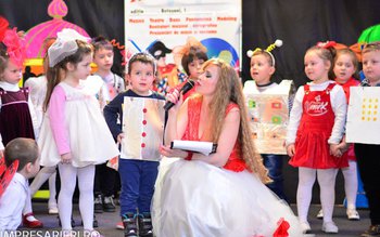 Carnaval la Arlechin „O lume …