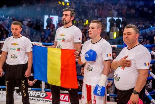 Programul galei aniversare Superkombat: 12 confruntări internaţionale şi meci de titlul mondial