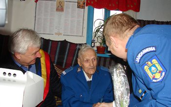 Veteran de război sărbătorit de …