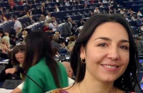 Eurodeputata Claudia Țapardel premiază primele 3 echipe câștigătoare ale Olimpiadei de Comunicare Politică organizată de TSD