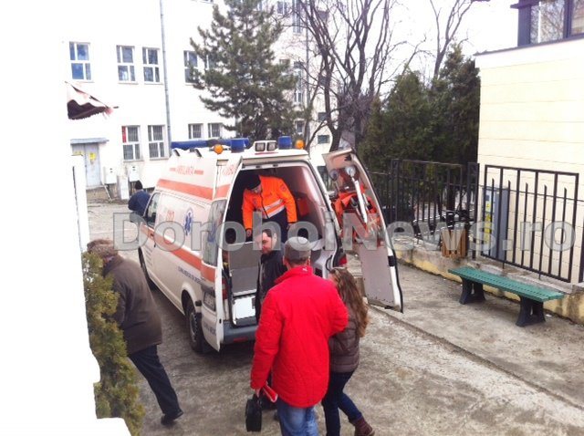 EXCLUSIV: Fostul primar de Dorohoi, Vasile Gherasim a leşinat la coadă la Serviciul Taxe şi Impozite Locale - FOTO
