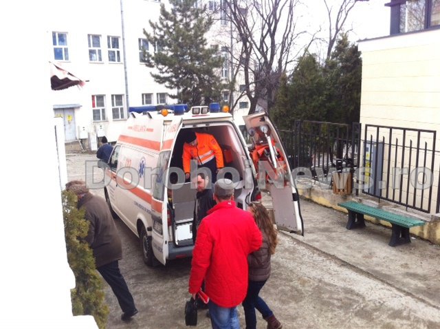 EXCLUSIV: Fostul primar de Dorohoi, Vasile Gherasim a leşinat la coadă la Serviciul Taxe şi Impozite Locale - FOTO