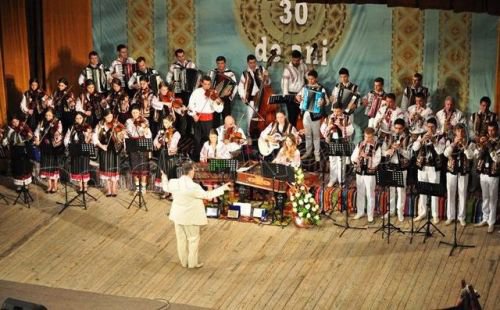 Orchestra „Mugurelul”, astăzi, în direct la Rapsodia TV