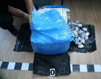 Ţigarete de contrabandă ascunse într-un Mercedes descoperite cu ajutorul câinelui Nakabu