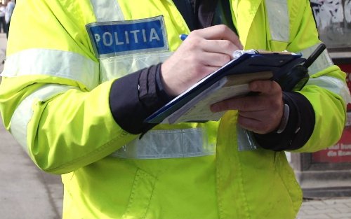 Două persoane sancționate de polițiști pentru conducere a unui autoturism fără permis