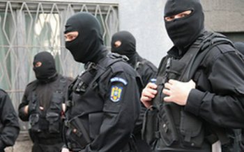 Sute de pachete cu ţigări …