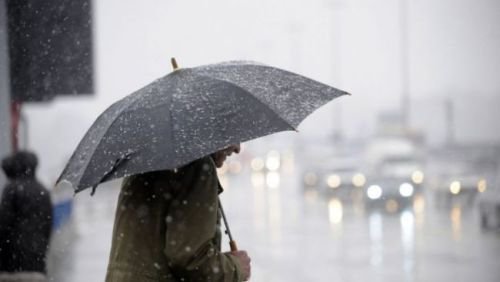 Informare meteo. Ninsori, lapoviţă şi vânt în aproape toată ţara până vineri seară