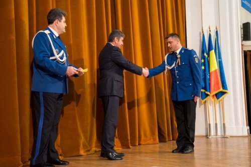 Vezi cui i-a înmânat mistrul Gabriel Oprea, insigna onorifică „Jandarmul de onoare al anului” la Botoșani