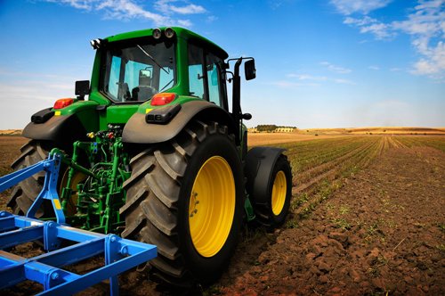 APIA: Fermierii pot depune cererile unice de plată pentru anul 2015