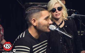 Pe cine ar săruta în …