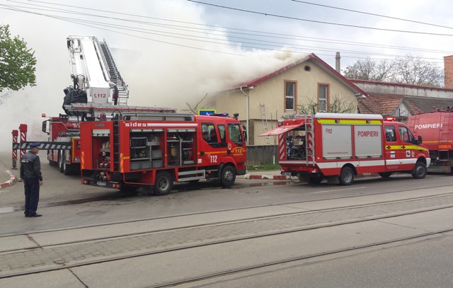 Casă aprinsă de un burlan de fum necurăţat de funingine