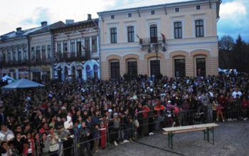 Vezi programul manifestărilor organizate de …
