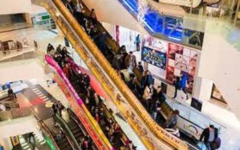 Week-end-ul începe bine la Uvertura …