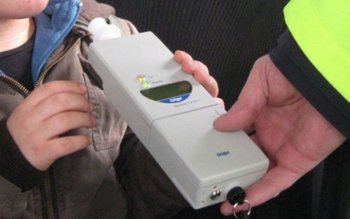 Oprit de polițiști pentru un …