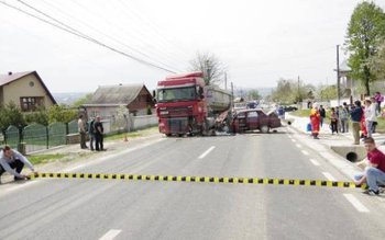 Accident cu trei răniţi, pe …