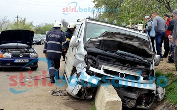 ACCIDENT GRAV! Maşină aruncată într-un …