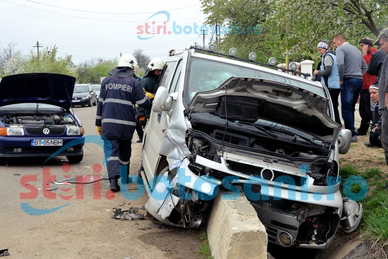 ACCIDENT GRAV! Maşină aruncată într-un cap de pod! Două persoane rănite!