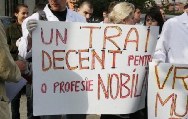 Peste 30.000 de salariați din administrația publică intră în grevă generală mâine