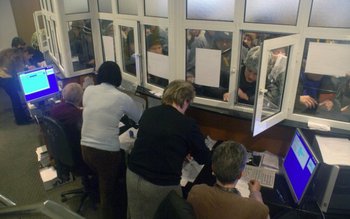 Grevă generală în administraţia locală. …