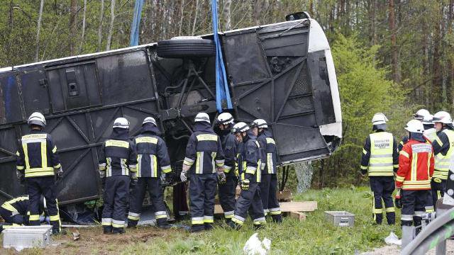 ACCIDENT GRAV în Germania: Un autocar românesc s-a răsturnat. 11 oameni au fost răniţi, trei persoane în stare critică VIDEO/FOTO