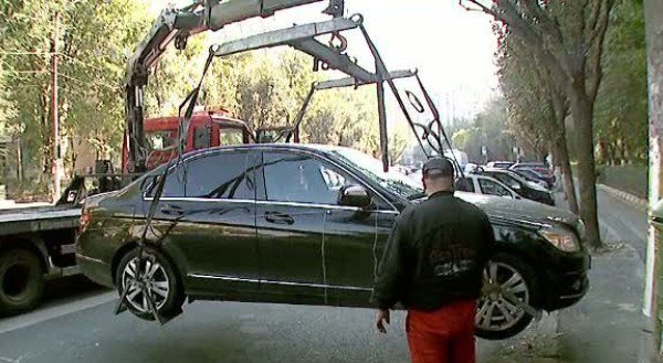 A rămas fără maşină pentru că nu a plătit impozitul auto. Primăria a scos la vânzare autoturismul