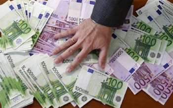 Adio, plăţi cu banii jos! …