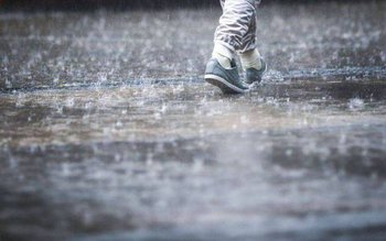 Meteorologii anunţă ploi şi vijelii. …