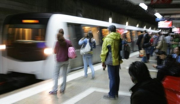 Românii ne fac din nou de râs peste hotare. Cum au acţionat conaţionalii noştri la metroul din Paris