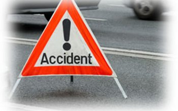 Două mașini avariate într-un accident …