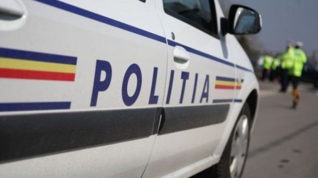 Accident rutier în județul Botoșani! Drum blocat de un camion încărcat cu grâu, care s-a răsturnat