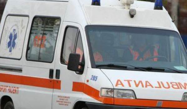 Tânăr de 23 de ani găsit mort în apartamentul în care locuia