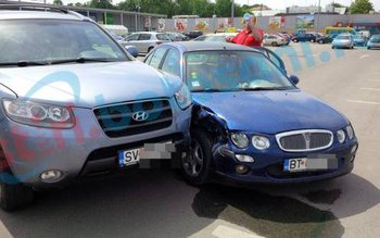 Maşini avariate în parcarea unui …