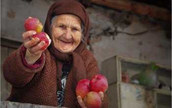 Sute de mii de bătrânei …