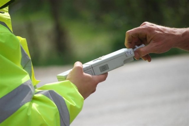 Depistaţi conducând vehicule pe drumurile publice, deşi se aflau sub influenţa alcoolului