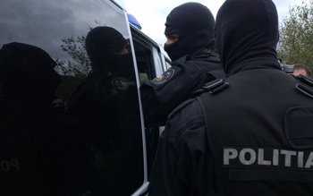 Descinderi la locuința unui fost …