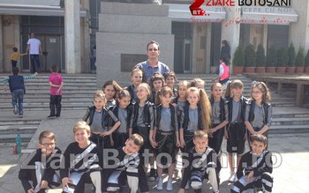 Formația de dansuri „Sunshine” din …