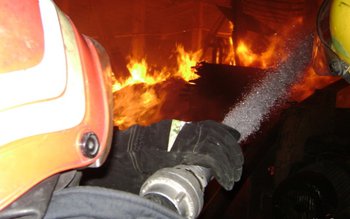 Patru locuințe distruse parțial din …