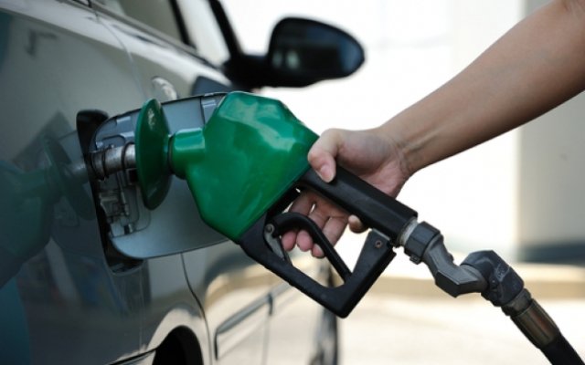 Atenție șoferi ! Oferte de weekend în benzinării. Şoferii sunt tentaţi cu reduceri la preţul carburanţilor
